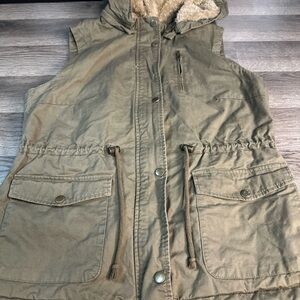 Love Tree khaki Green Hooded Vest